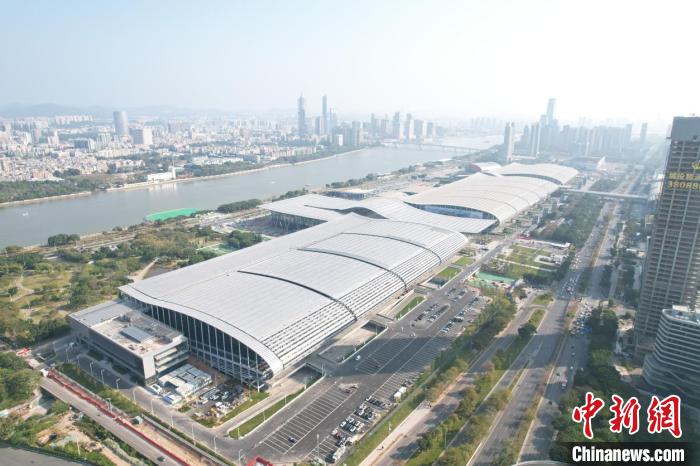 廣交會(huì)展館四期項(xiàng)目建設(shè)重啟現(xiàn)場(chǎng)一派繁忙